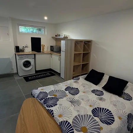 Guest house Neuf Moderne & Independant - Proche Gare, Paris 3*